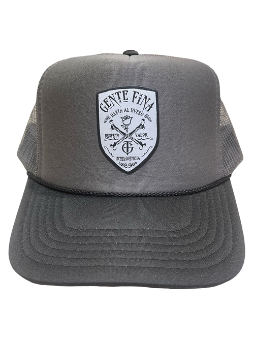 GENTE FINA "HASTA EL HUESO" Trucker Hat